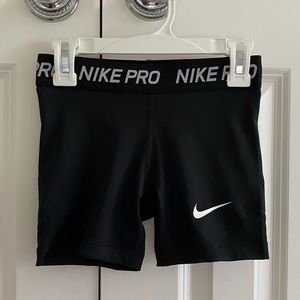 girls black nike pros - small